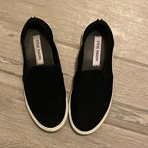 Steve Madden Shoes - Steve Madden slip on